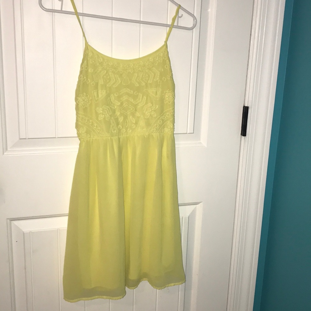 yellow dress